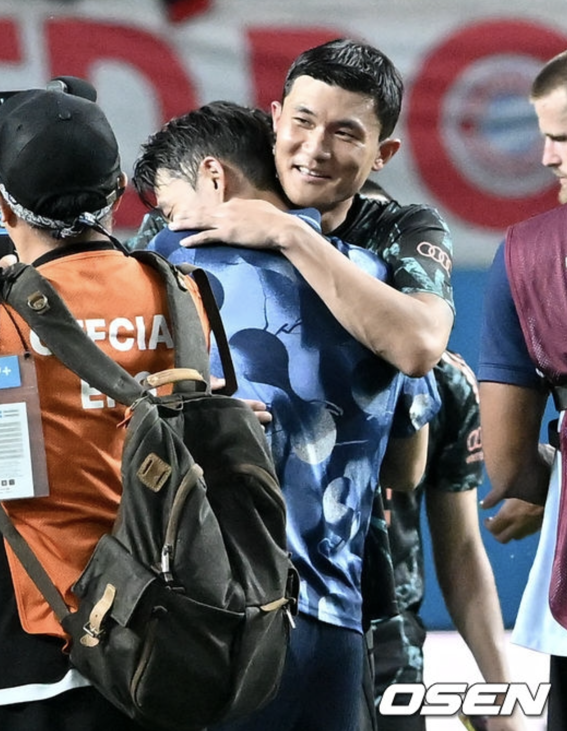 경기 종료 후 손흥민과 김민재의 포옹