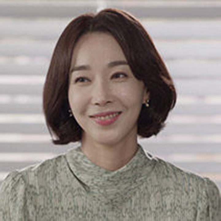 국가대표 와이프 등장인물