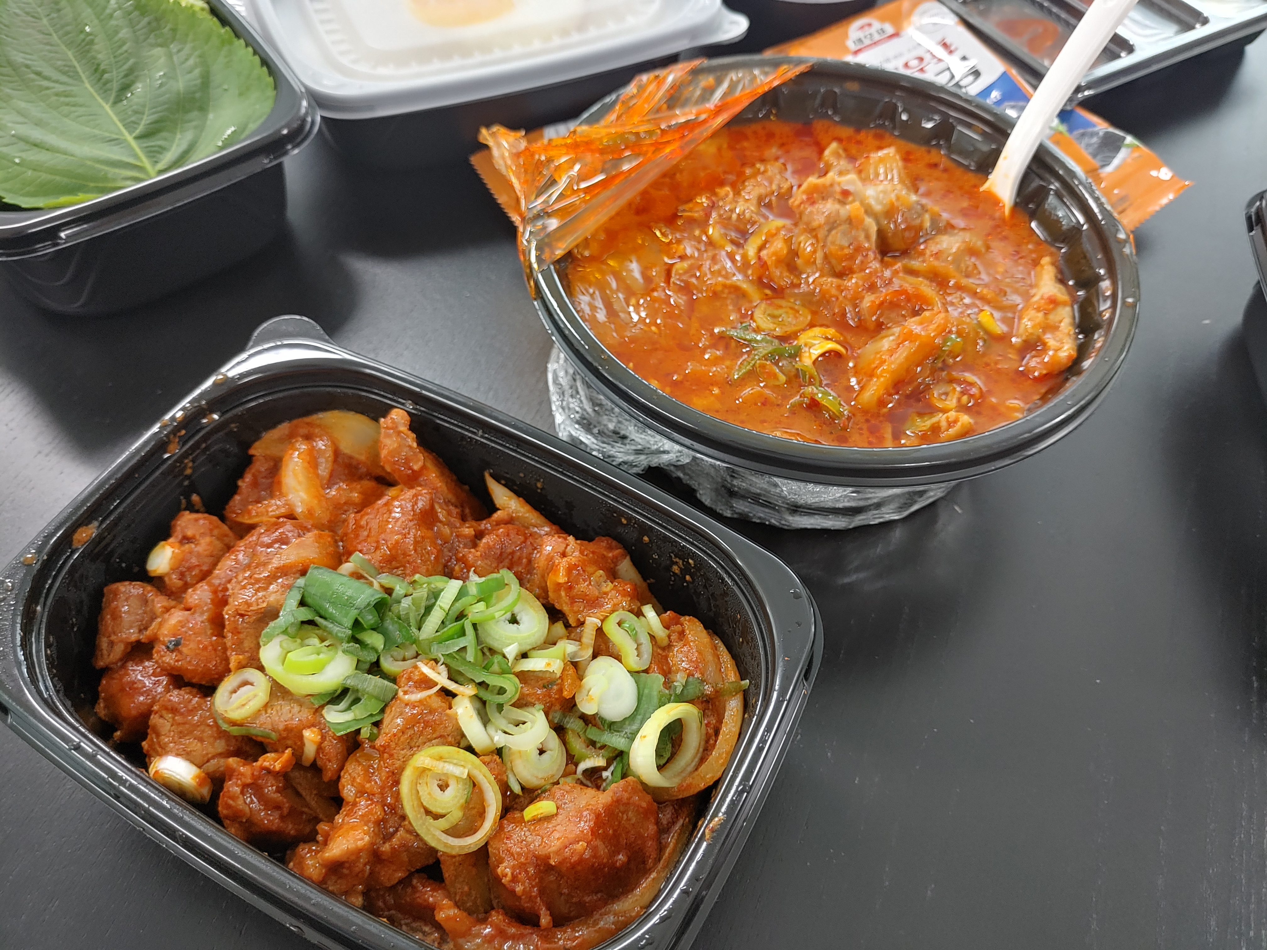 제육볶음과 김치찌개