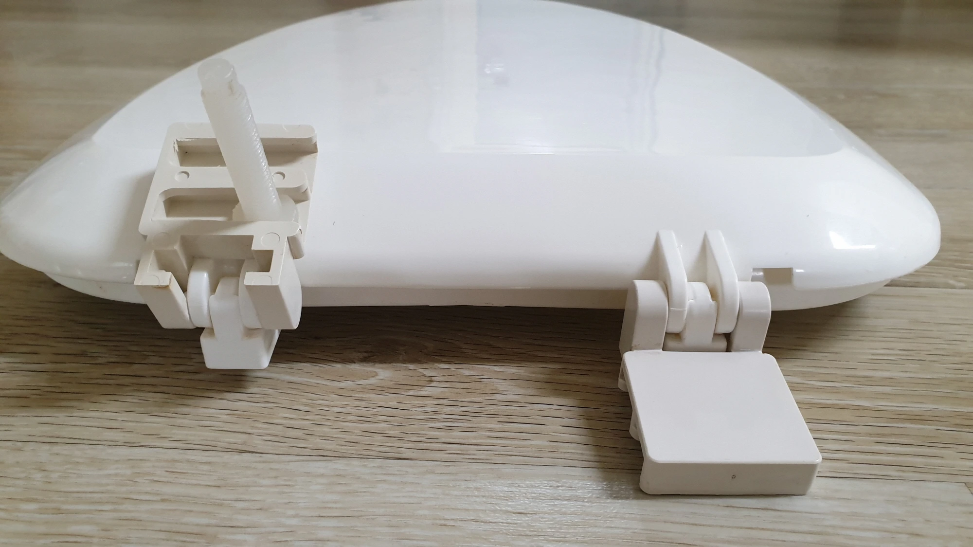 변기 커버 고정 부품