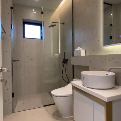 샤워장이 있는 화장실