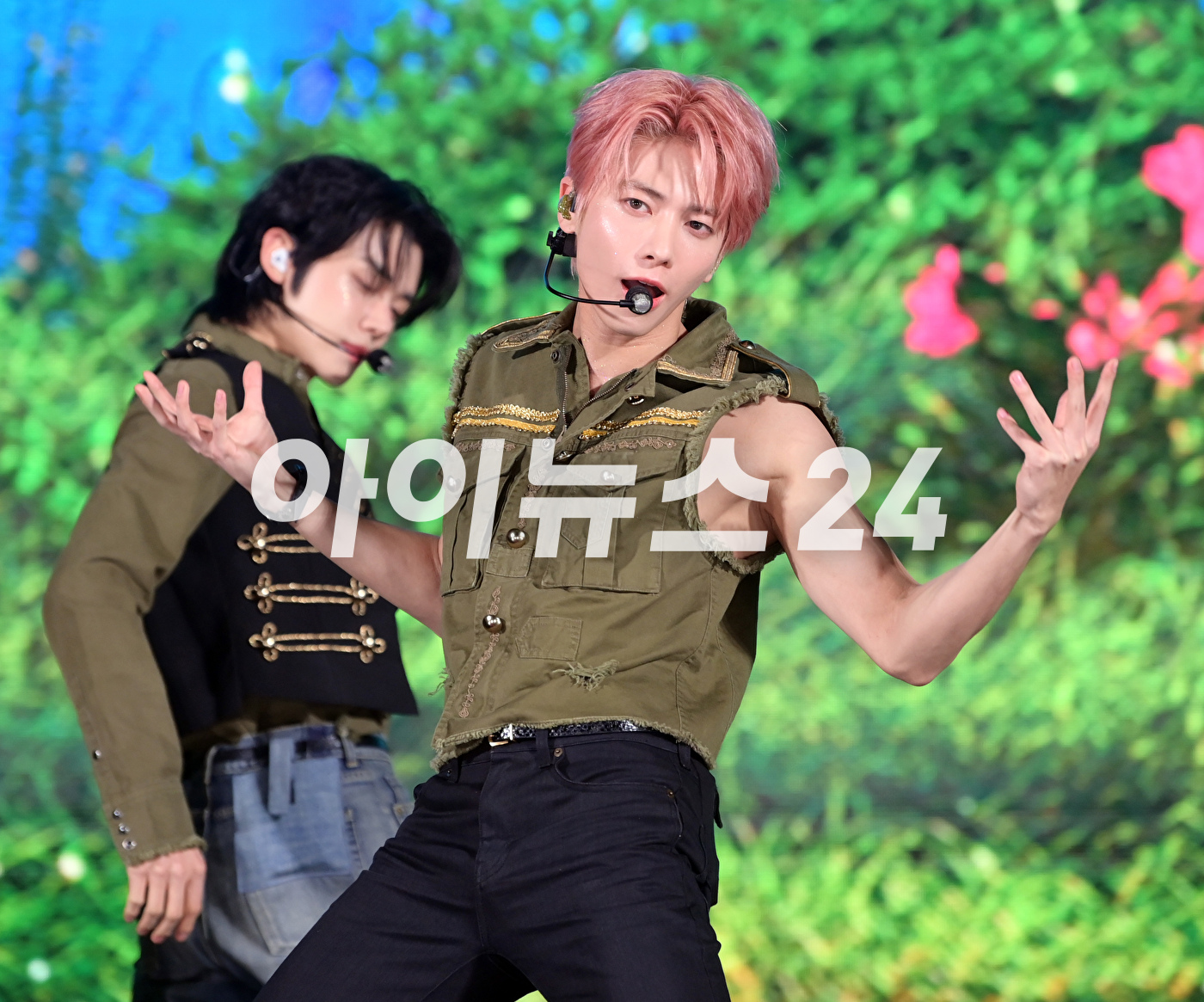 그룹 투모로우바이투게더 태현이 26일 오후 서울 강남구 코엑스 오디토리움에서 열린 투모로우바이투게더(TOMORROW X TOGETHER, TXT) 미니 5집 '이름의 장: TEMPTATION' 발매 쇼케이스에서 타이틀곡 무대를 선보이고 있다. [사진=정소희 기자]