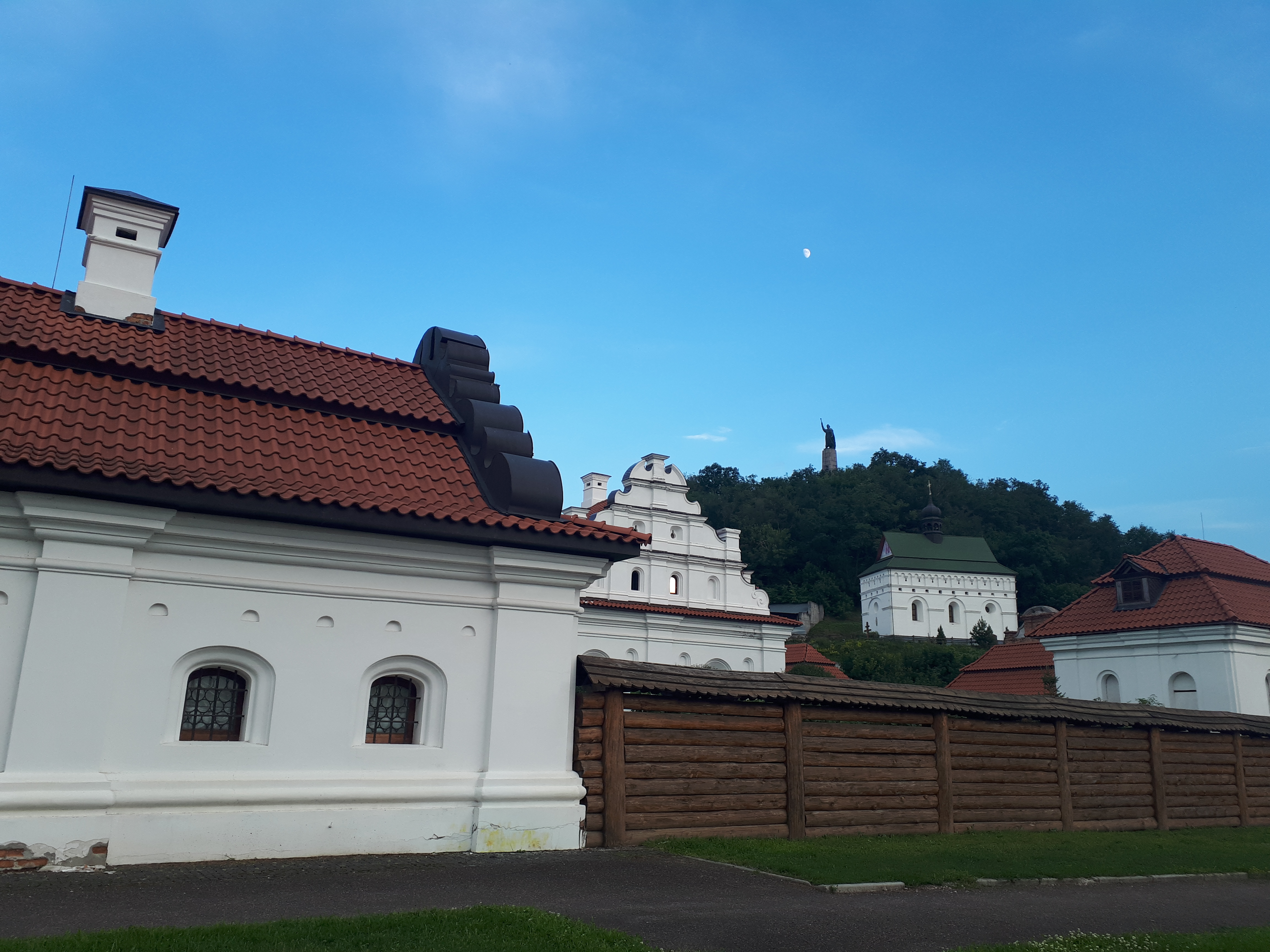 우크라이나 키히린 보흐단 흐멜니츠키 기념비가 보이는 민속문화 박물관