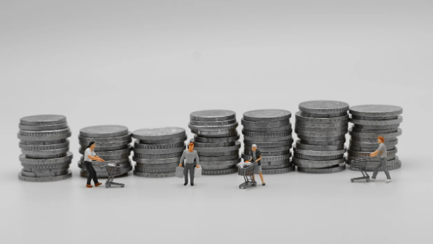 명품 소비 태도: 세대별, 사회적, 경제적 요인 분석