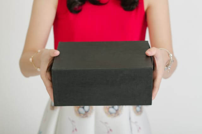 검은색 선물 박스