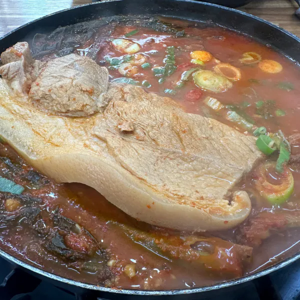 기다려야 제맛 갓김치찌개