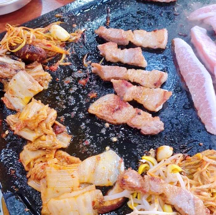 생방송 오늘저녁 청주 무심천 벚꽃길 서문시장 청주식 삼겹살 맛집