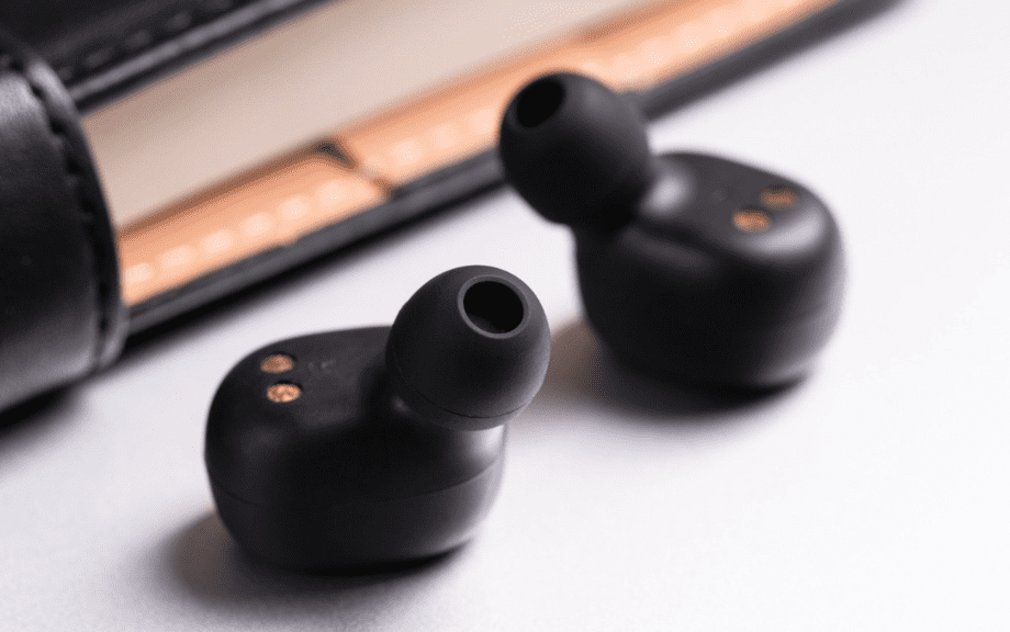 검은색 블루투스 이어폰
