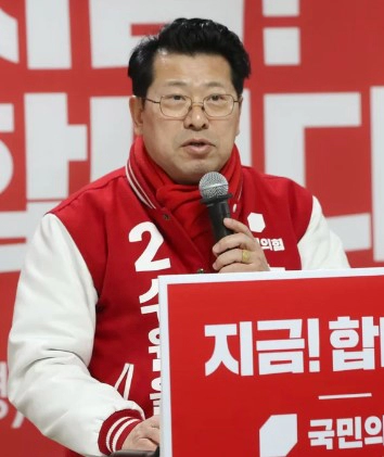 홍윤오 프로필 나이 고향 학력 경력 재산