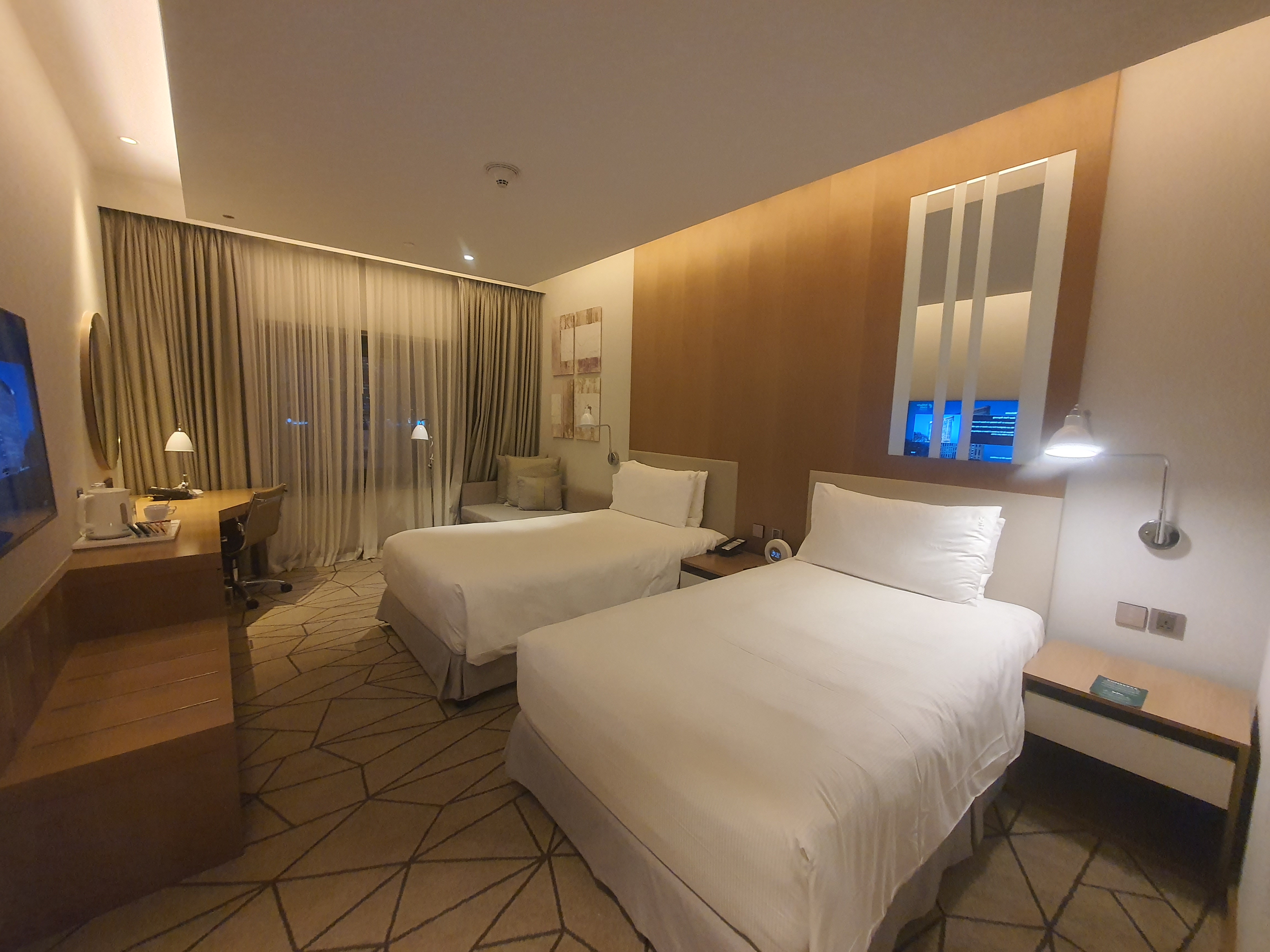 두바이 홀리데이 인 두바이 페스티벌 시티 호텔 솔직 후기 & 이용 꿀팁