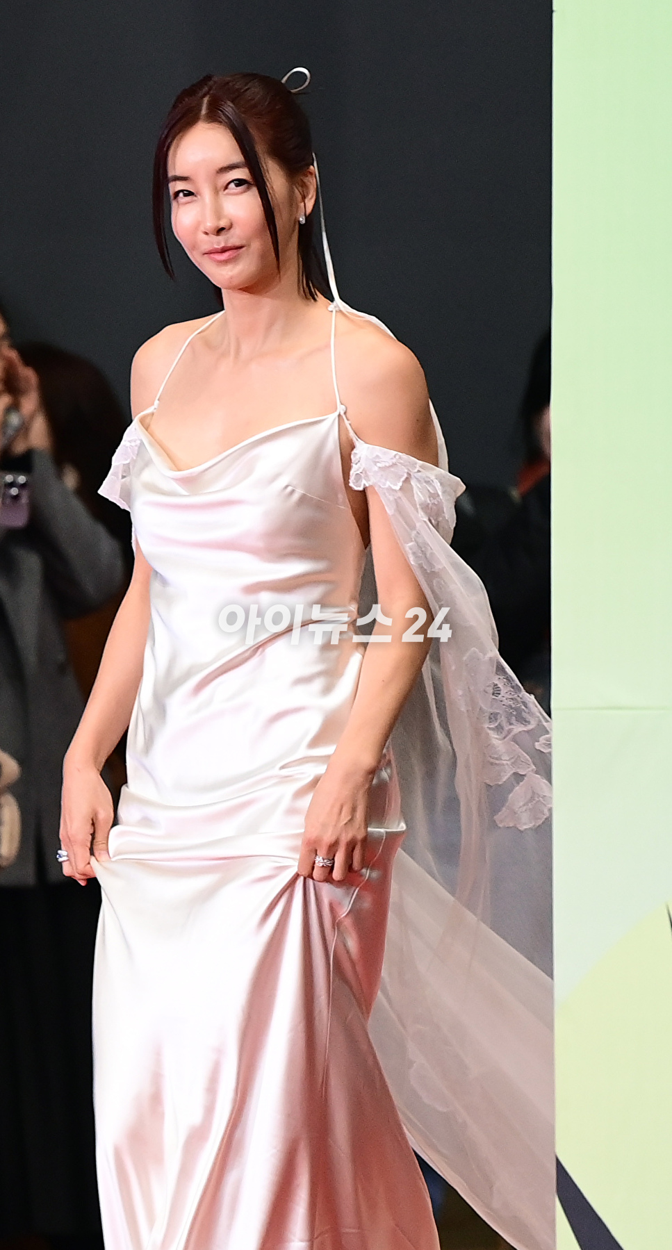 23일 오후 서울시 영등포구 여의도 KBS 신관 웨딩홀에서 진행된 '2023 KBS 연예대상' 레드카펫 행사에 '편스토랑' 붐-류수영-진서연이 참석하고 있다. [사진=정소희 기자]