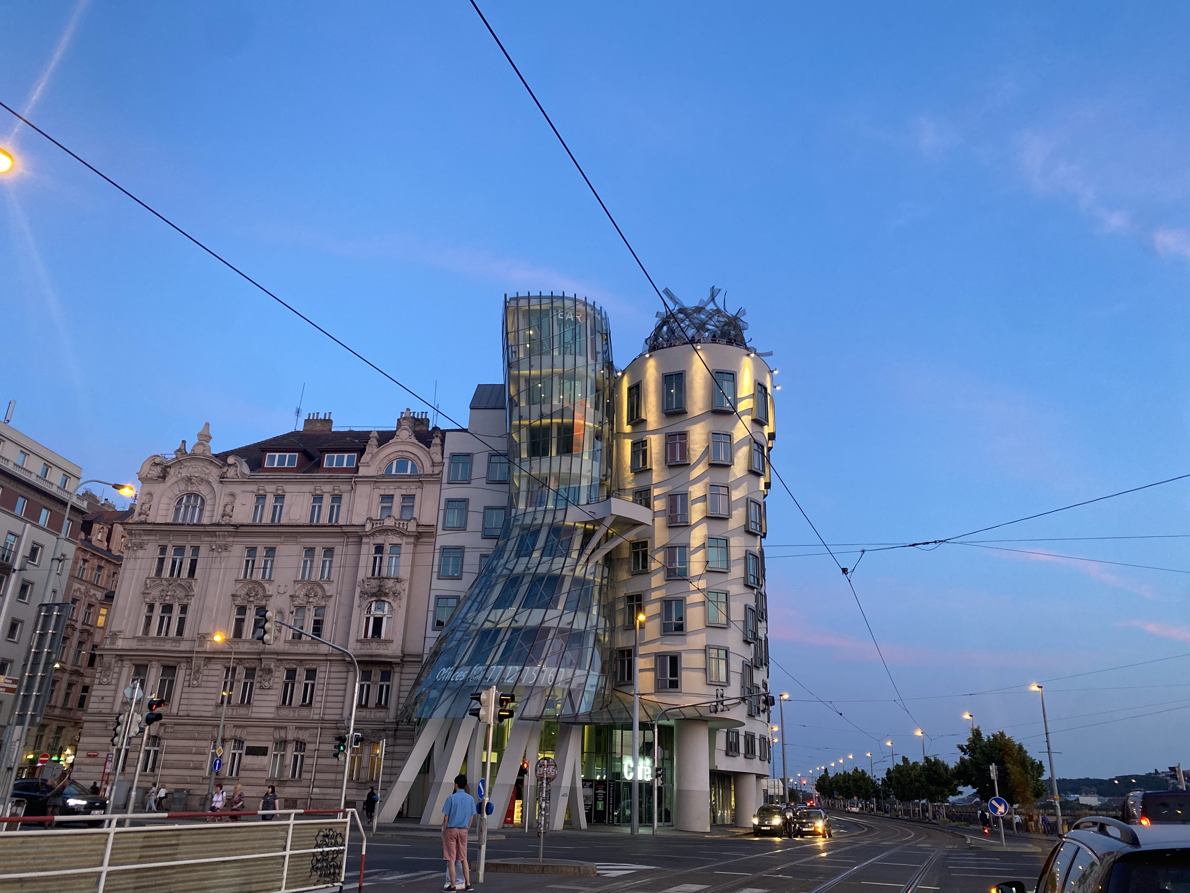 dancing_house