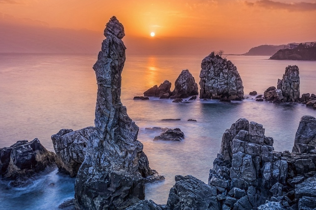 촛대바위와 일출