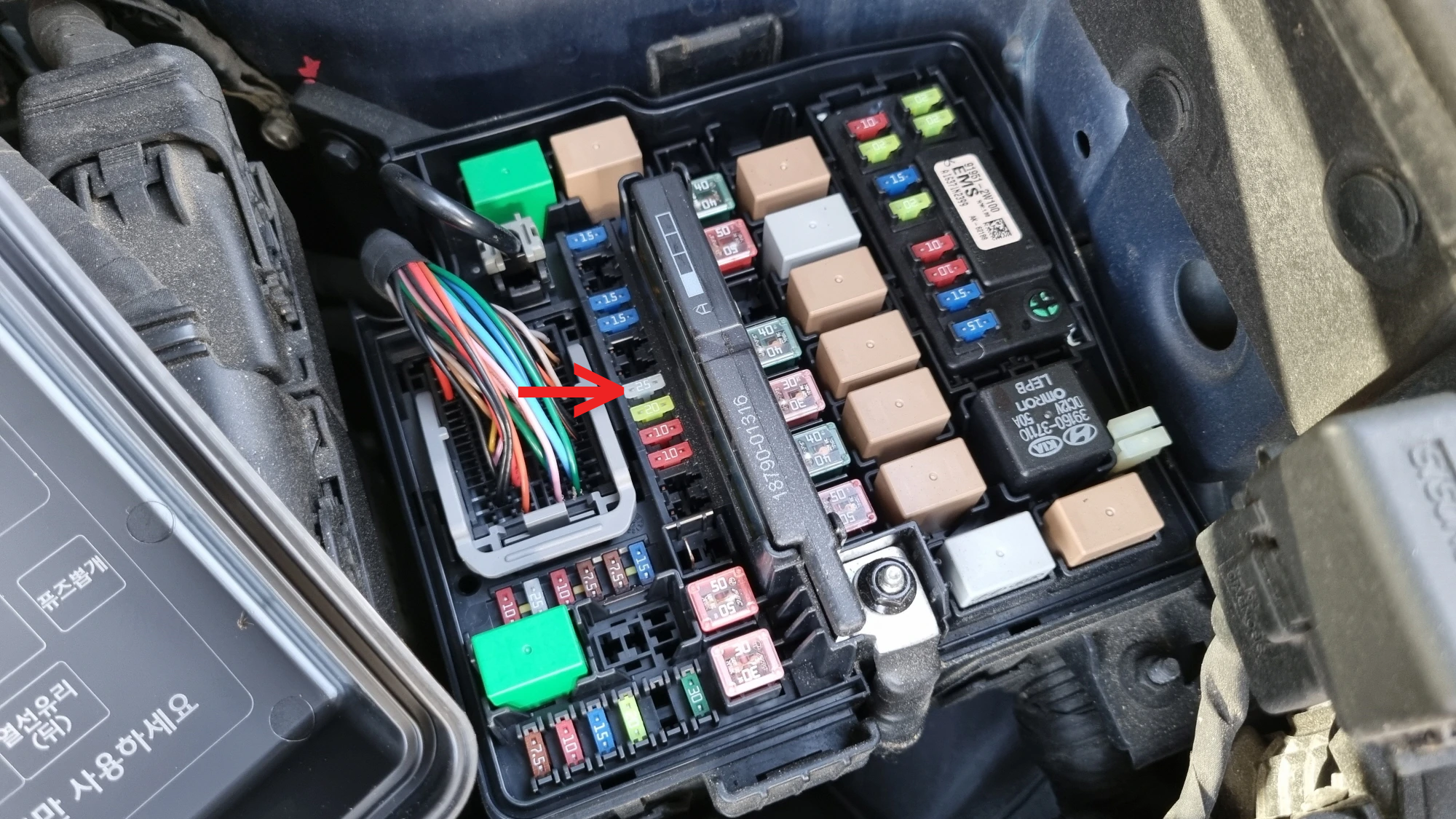 파워아웃렛 퓨즈 위치