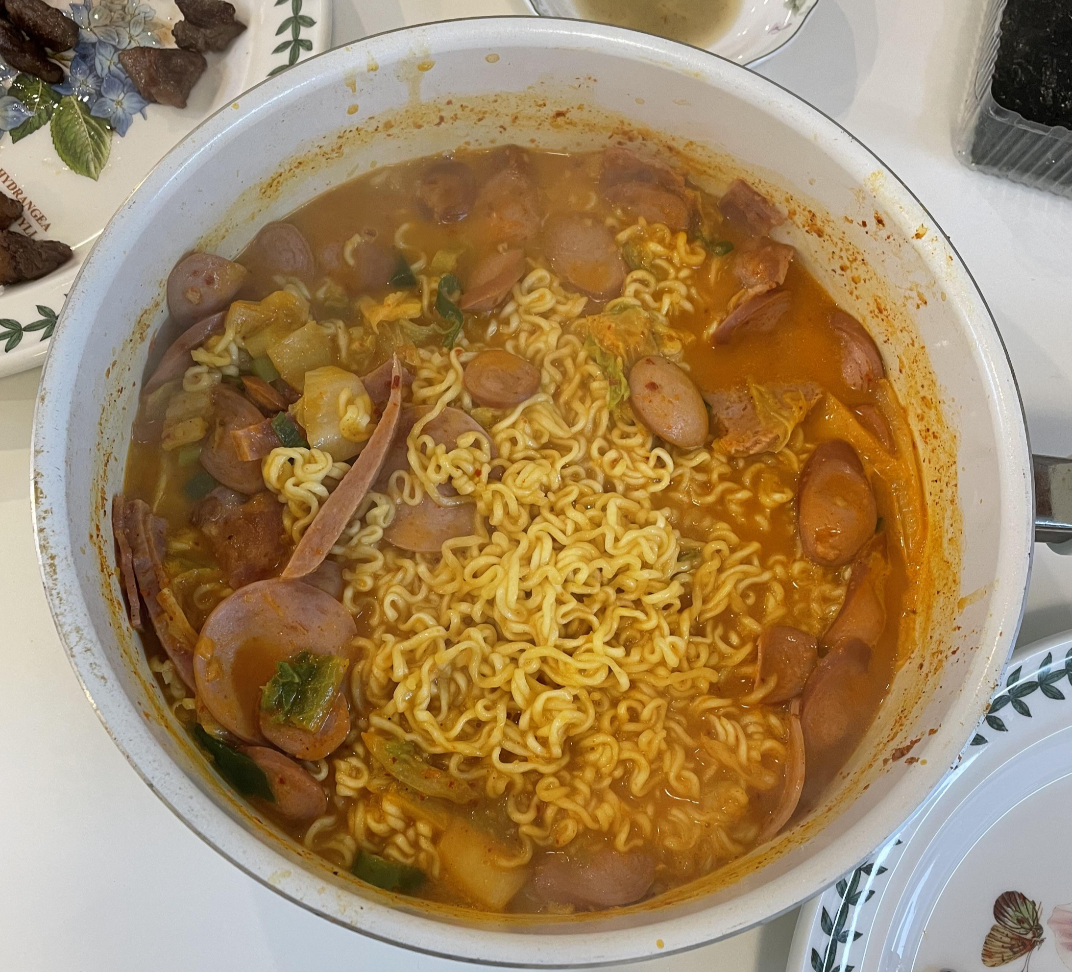 401햄 폭탄 치즈 부대찌게 완성