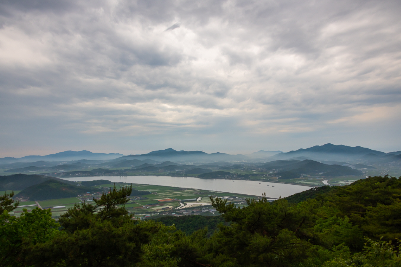 저 멀리 보이는 강화도