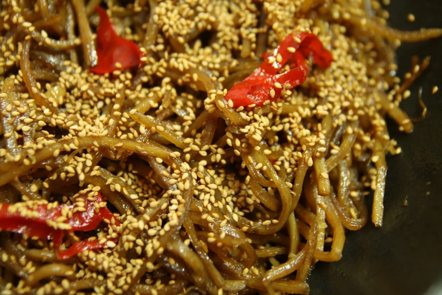 우엉채 조림 완성 모습