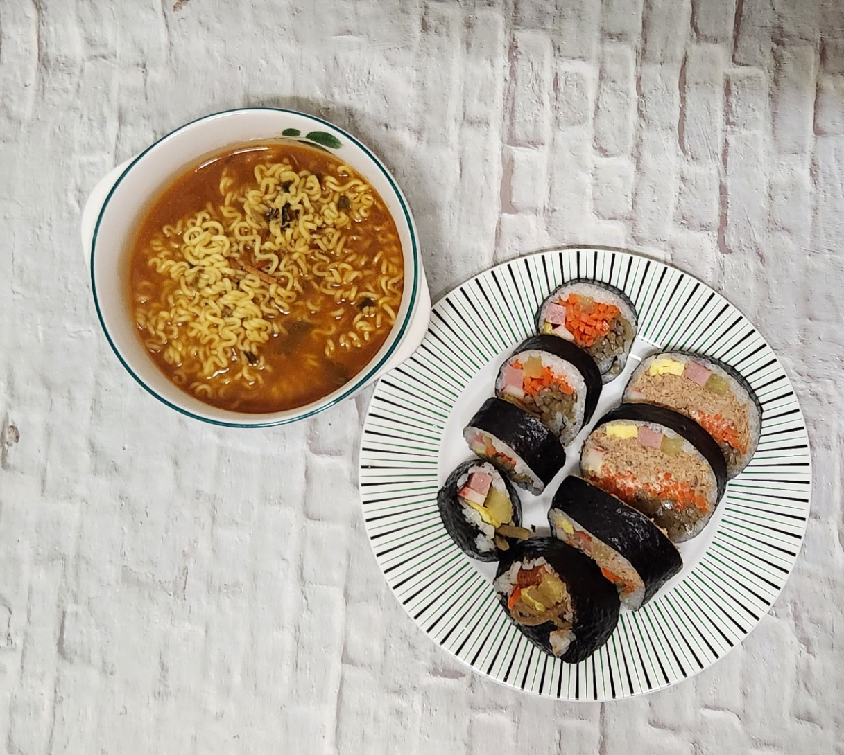 라면이공김밥참치폭탄김밥