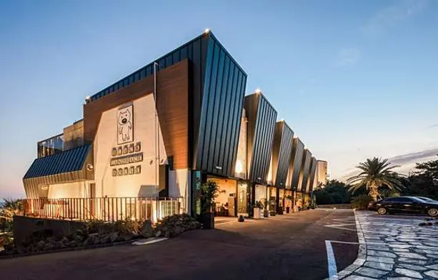 블랙랜드레이스 수영장&풀빌라펜션