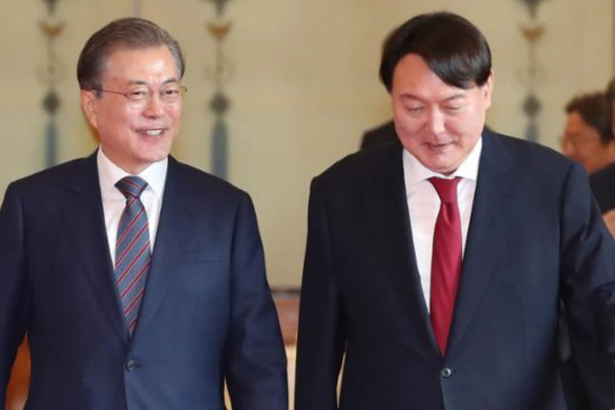 보수정당으로 간 윤석열과 진보정당의 문재인 대통령