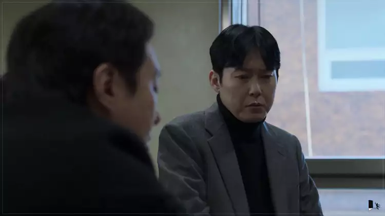 넷플릭스-시리즈-선산-사건-브리핑을-듣고-있는-반장-박상민