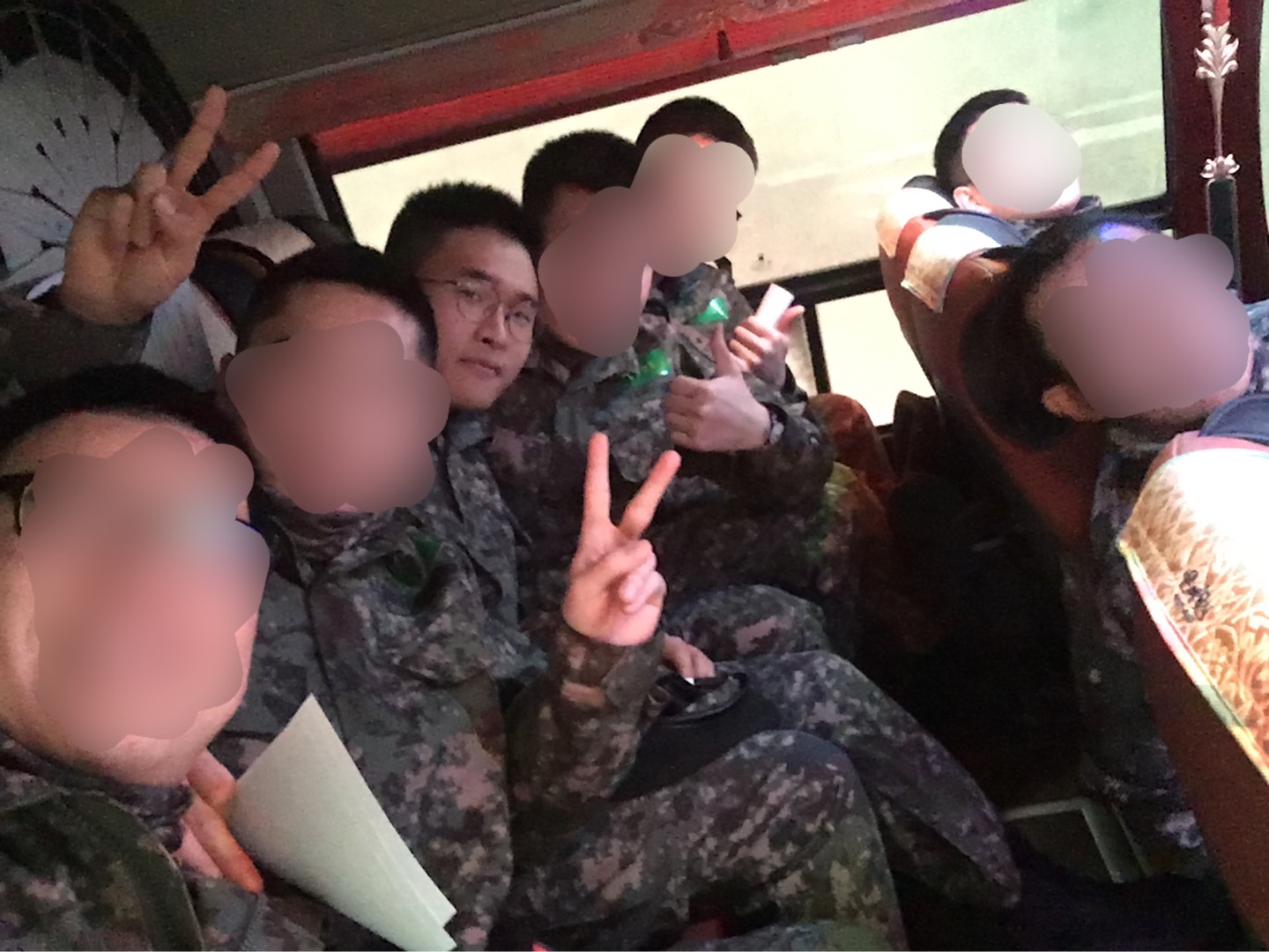 기초군사훈련 받으러 가는 버스 안