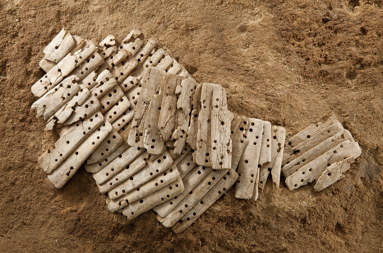 뼈로 만든 비늘갑옷(骨製札甲)