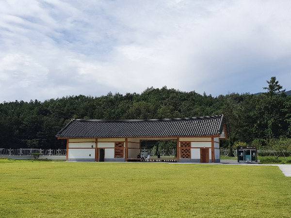 선비세상 주차장 건물