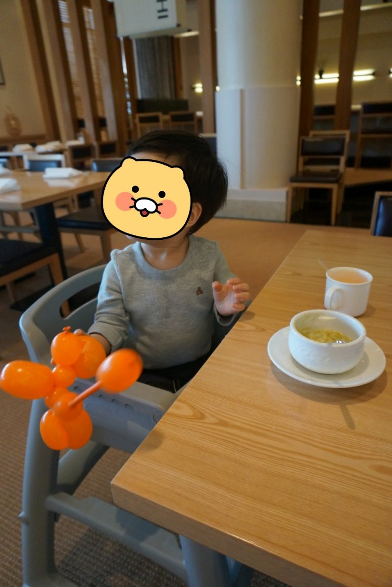 제주 신라호텔 히노데 레스토랑에서 식사풍경
