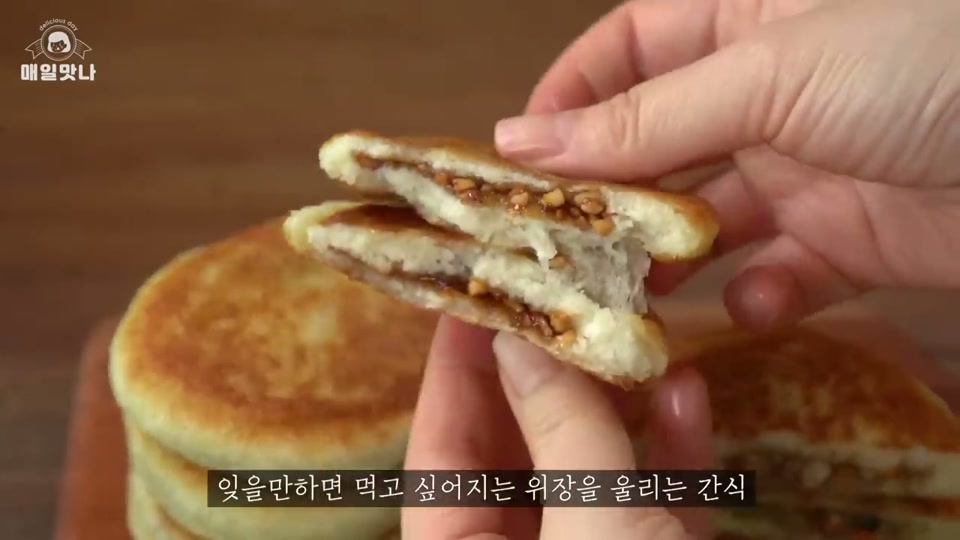 노릇하게 구워진 완성된 꿀호떡