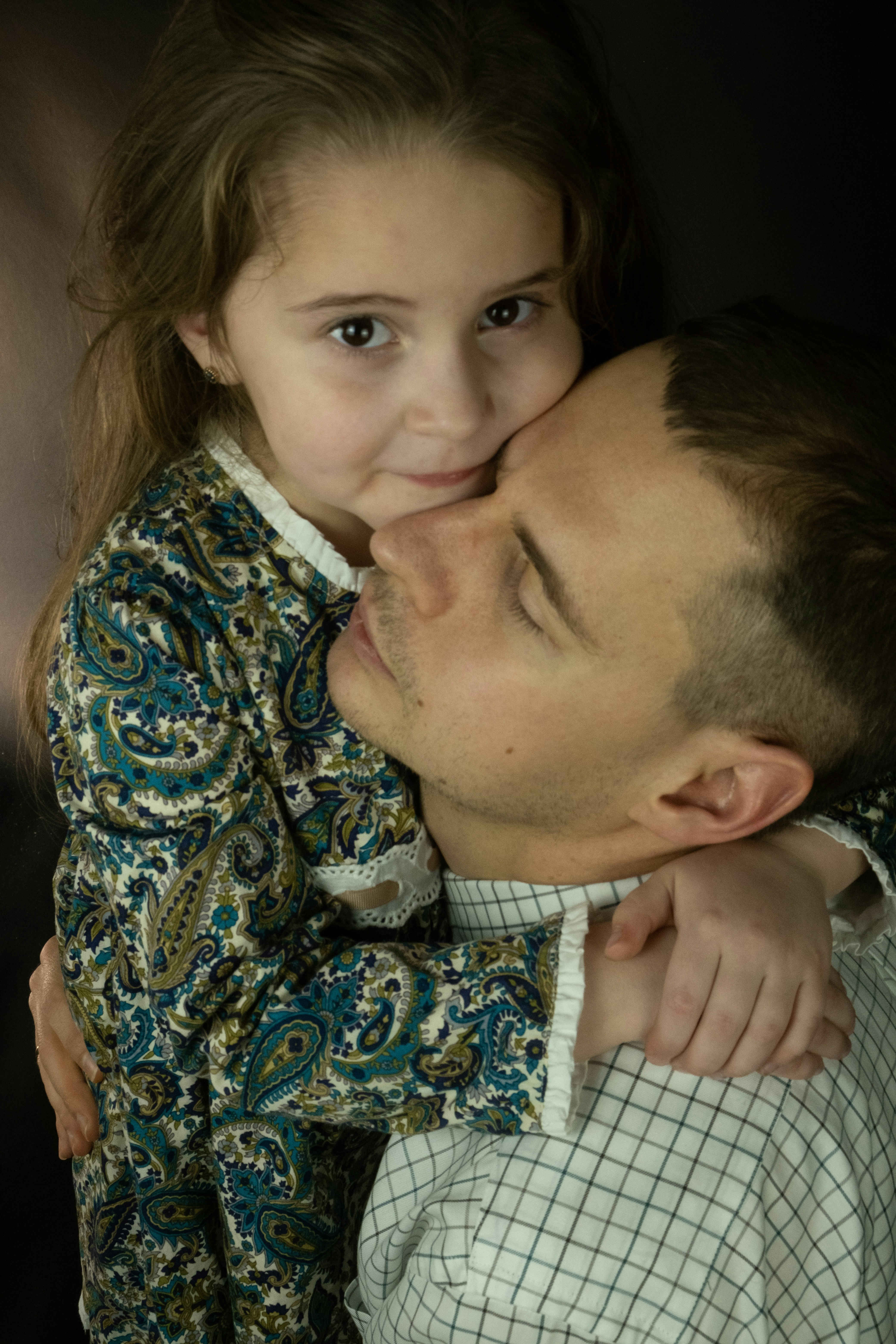 딸에게 사과하는 아빠