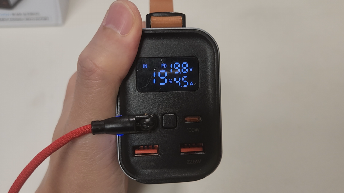 노트북충전보조배터리