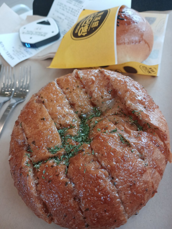 엔제리너스 빵 2개