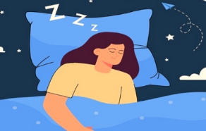 침대위의 여자가 숙면하는 모습의 이미지입니다.