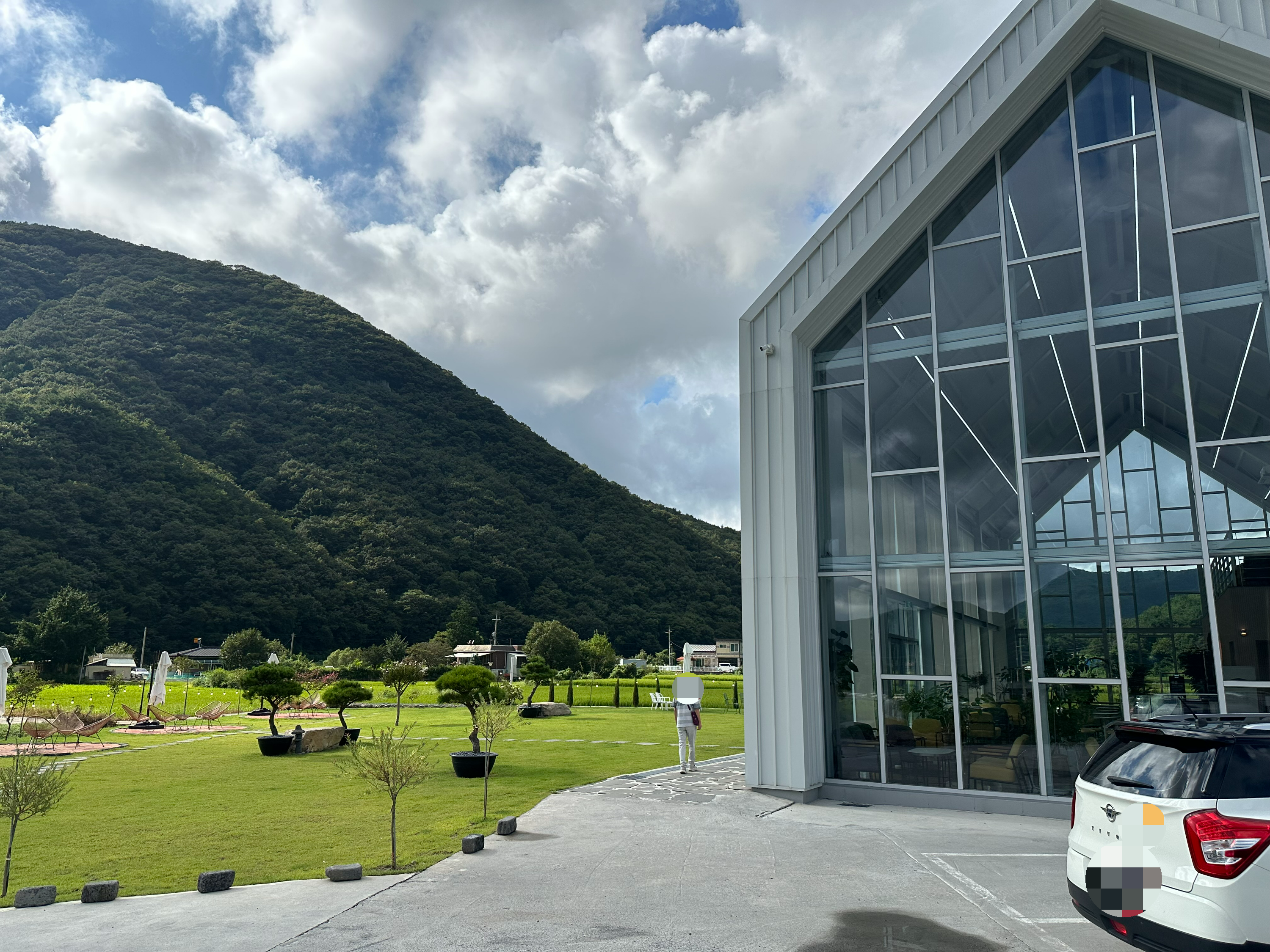 충남 보령, 대천, 무창포 여행 후기3(국내 가족 여행지 추천, 무창포 비체팰리스, 또다시 갯벌체험, 대천 맛집 부페, 점심 밥집 뷔페, 진짜 예쁜 카페 아르나, 분위기 좋은 카페 아르나, 한밤중 닭벼슬섬 산책, 대천항 수산시장 재방문, 찰광어회, 오징어회, 우성수산, 수연호수산, 무창포 비체펠리스, 오션뷰, 밥 해먹을 수 있는 숙소, 무창포 펜션)