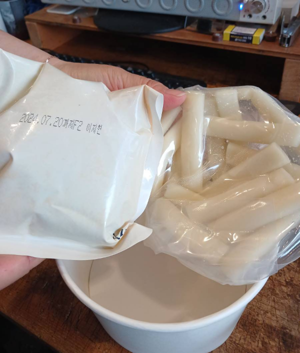 편의점 떡과 소스