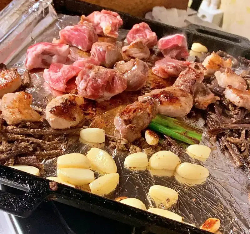 줄서는식당 돼지고기 황지살 항정살 후추뽈살은 오도독 갈비 오이지냉국수 숙대입구 청파동 고기집 맛집 소개