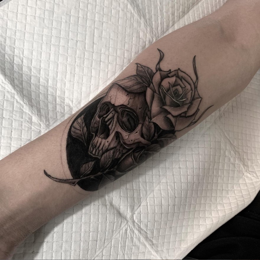 neotraditional skull and rose tattoo