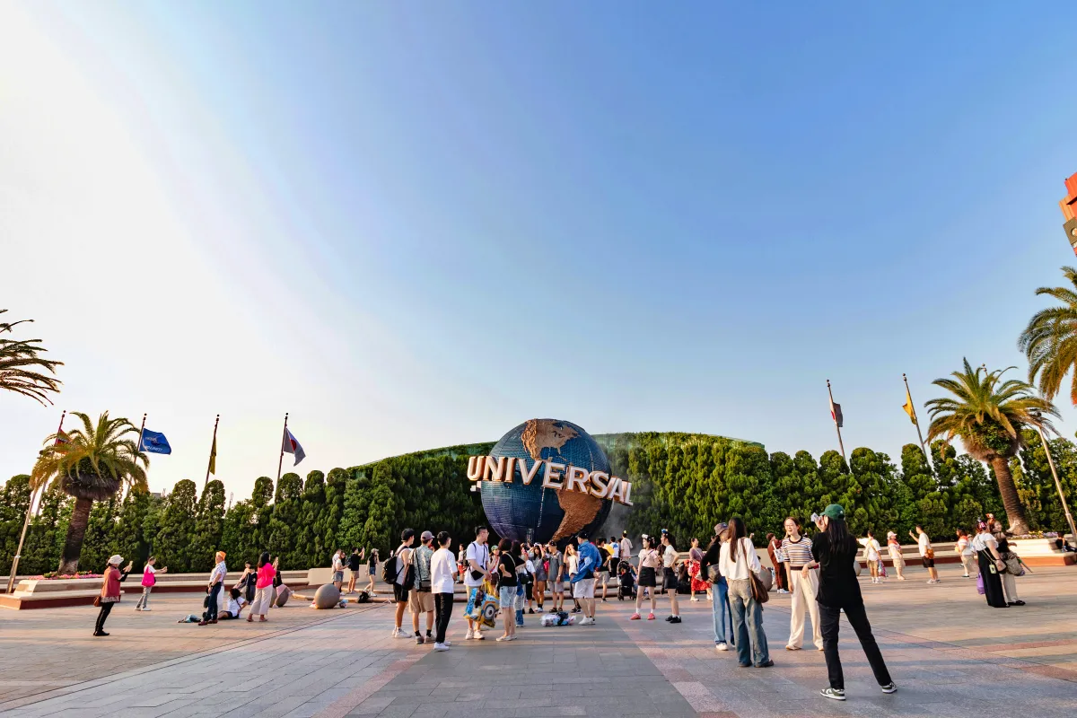 일본-오사카-유니버설-스튜디오-재팬-지구본-사진