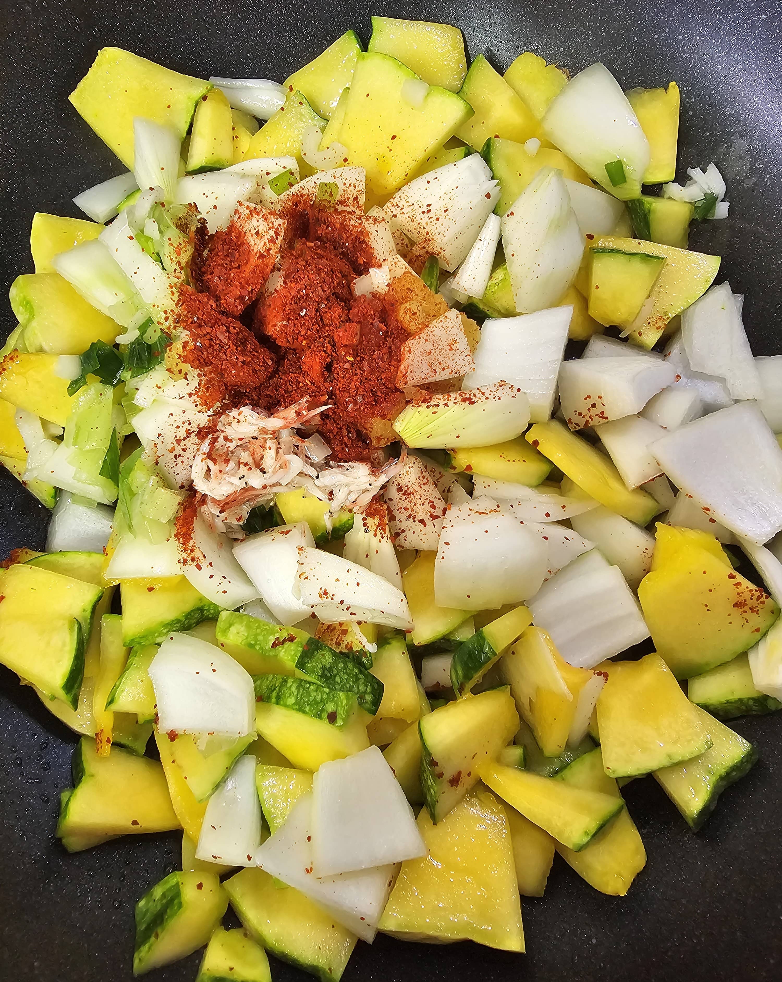 둥근 호박 새우젓 볶음