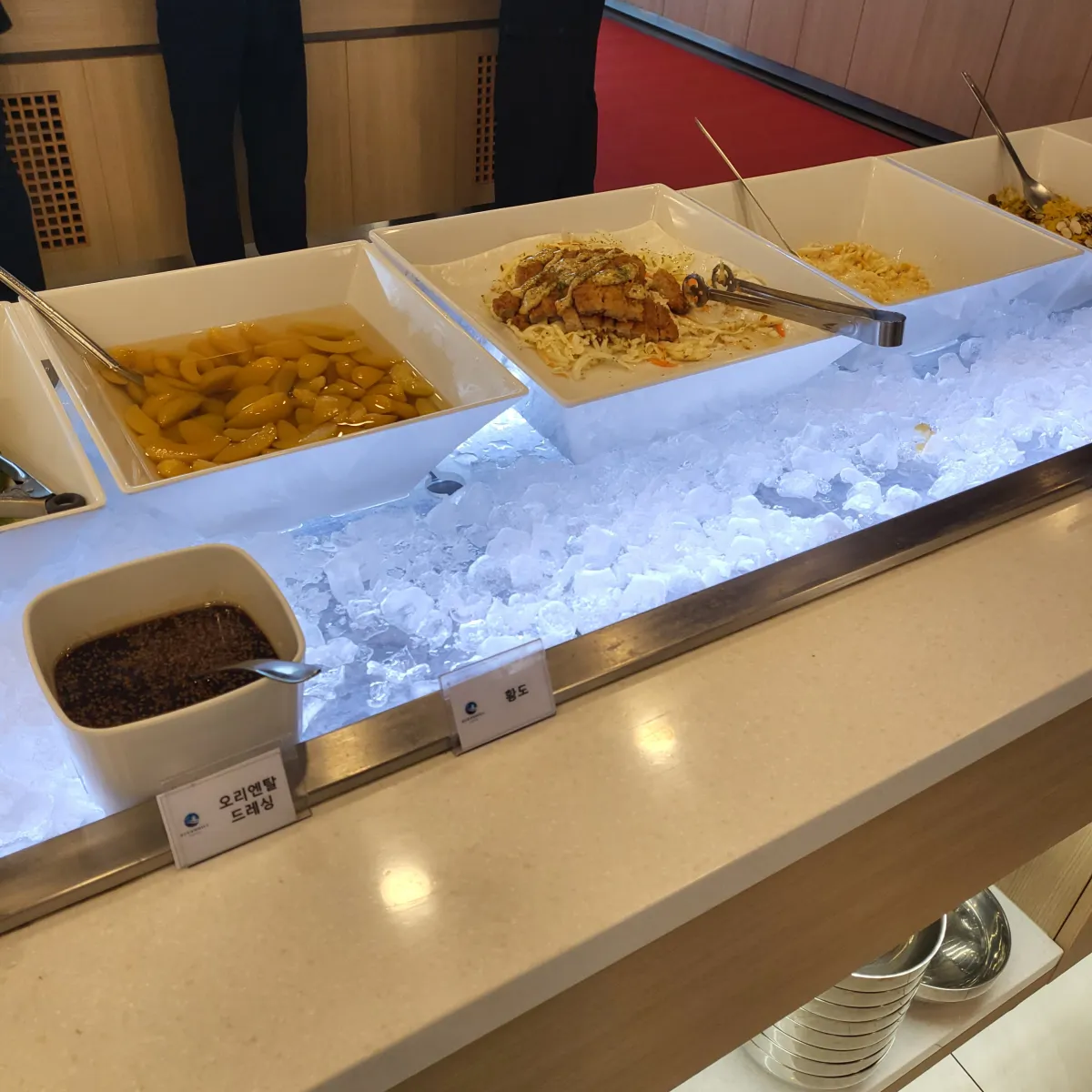 샐러드와-황도-소스류