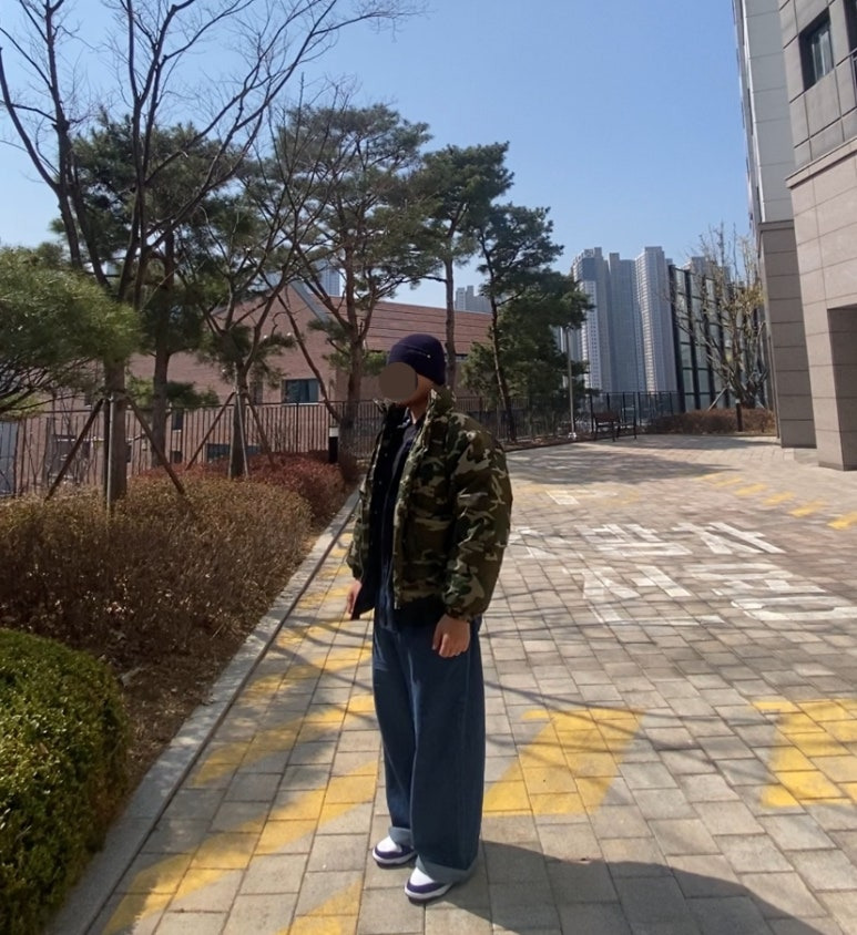 데일리룩('26.3.21.)칼하트 비니, 파르티멘토 카모점퍼 패딩, 어반드레스 블루체크셔츠, 무신사스탠다드 티셔츠, 그리너리크리드 데님팬츠, 유니클로 벨트, 나이키 덩크로우 콩코드