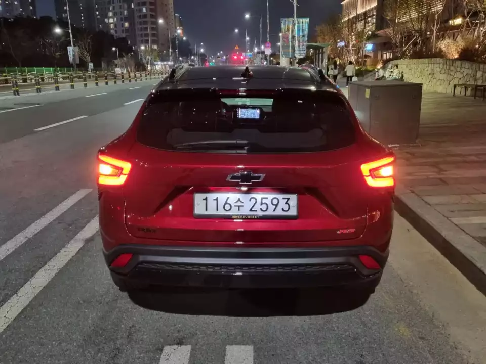 트랙스 크로스오버 RS 시승 직후 촬영한 사진입니다.