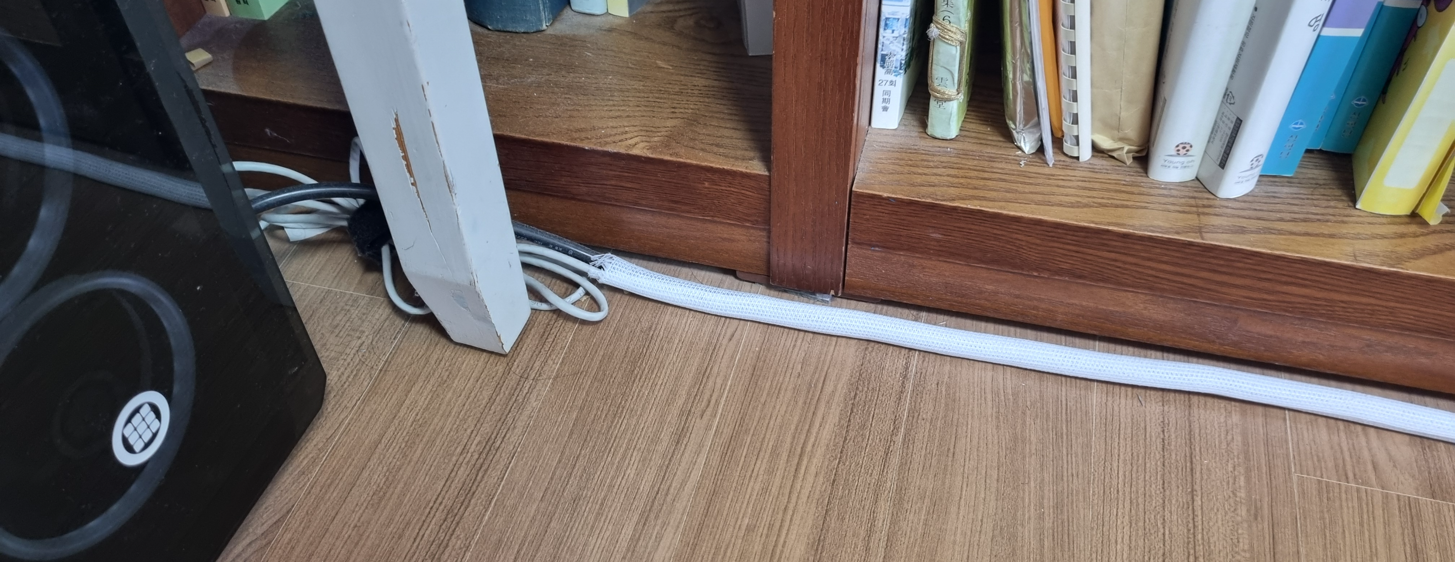 바닥 케이블 슬리브 사진