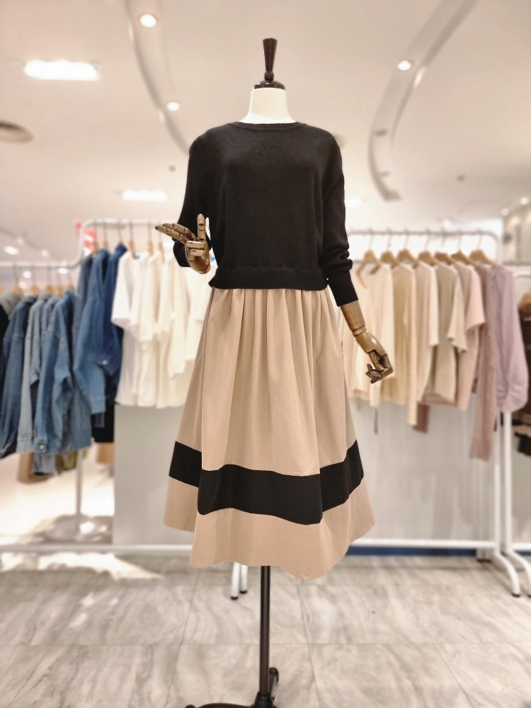 클래식 니트 배색 원피스(A22SO2305)