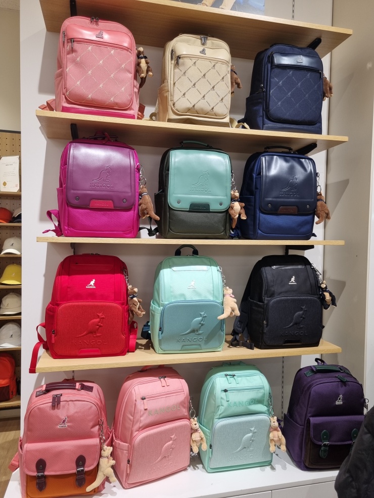 알록달록-여러-색깔-사각형-모양의-책가방