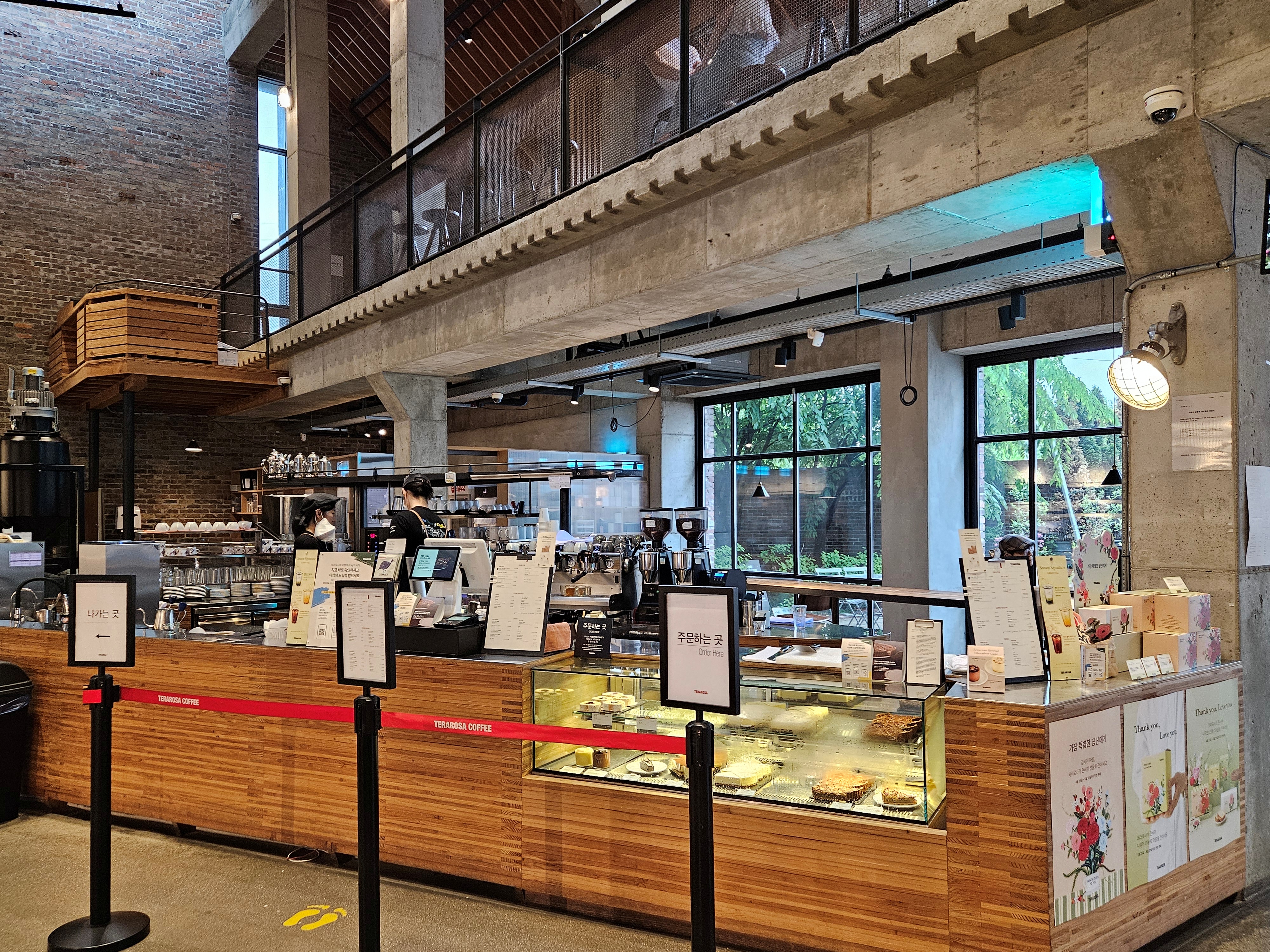 경기도양평-테라로사-서종점-실내-인테리어-주문받는곳