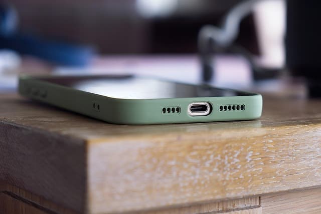 AI가 내 수면 점수를 매긴다면? Oura Ring vs Fitbit vs Apple Watch