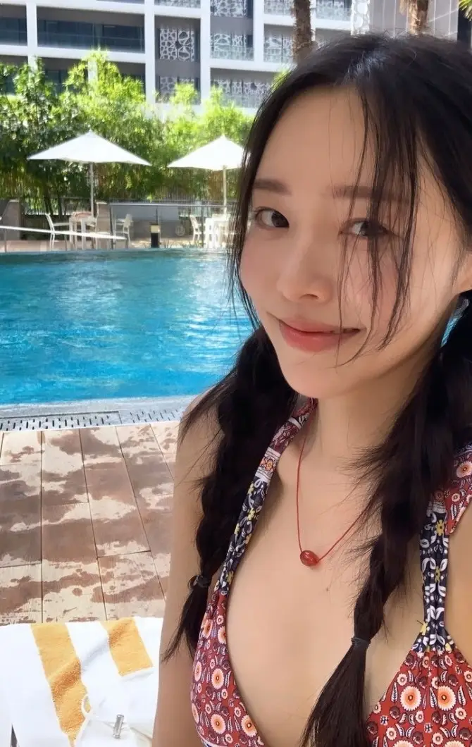 이솔이 수영복