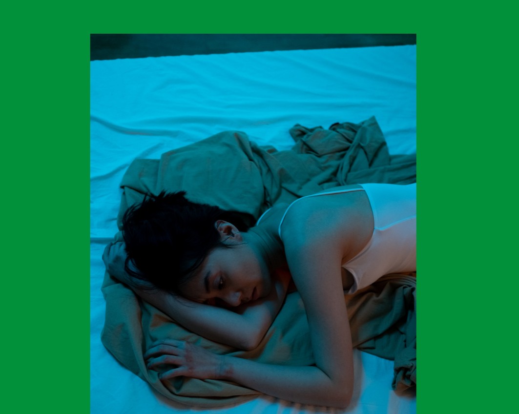 잠들어 있는 여자 사진